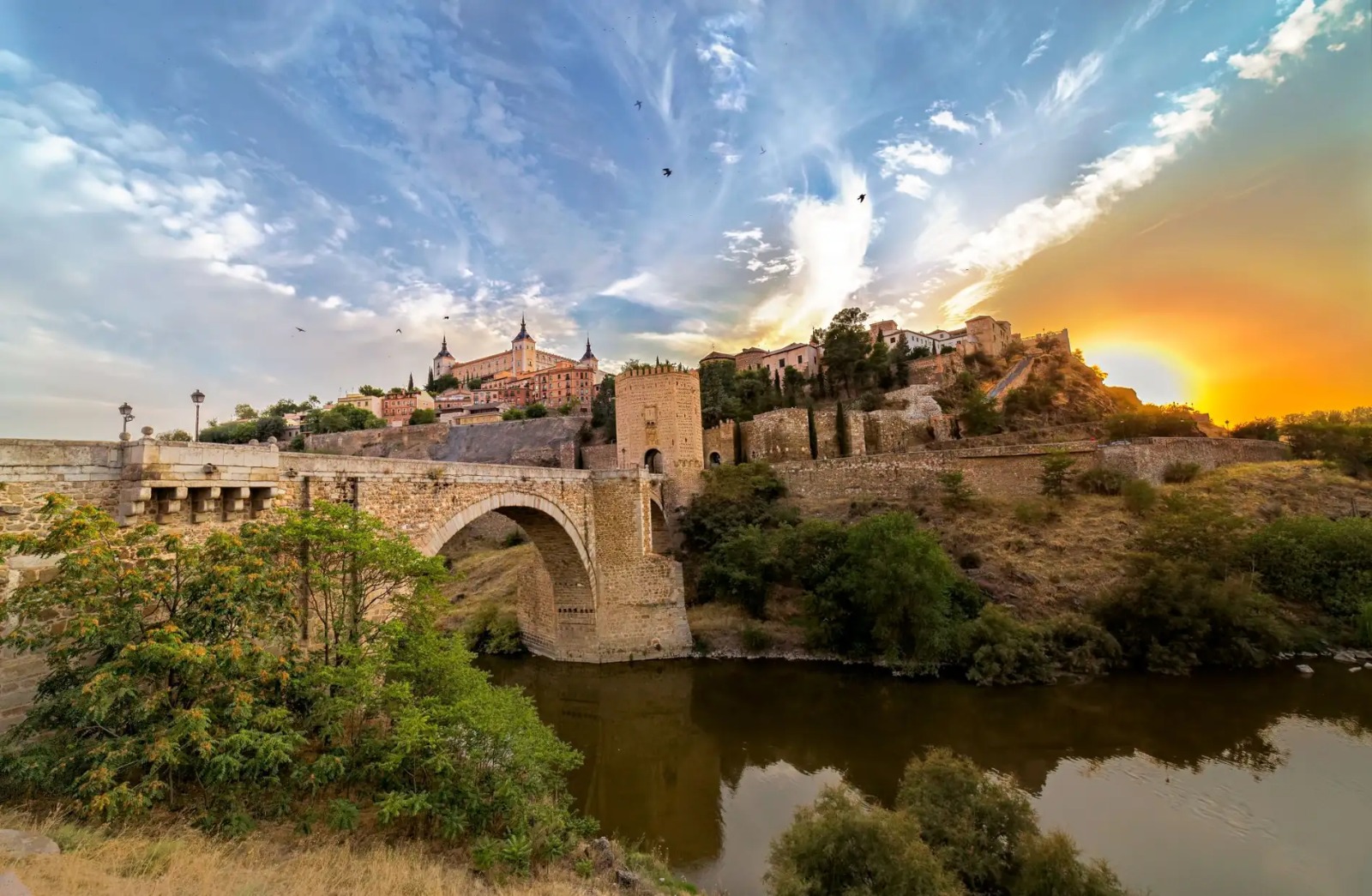 Toledo, la impactante ciudad española a una hora de Madrid que sumerge al turista en la Edad Media