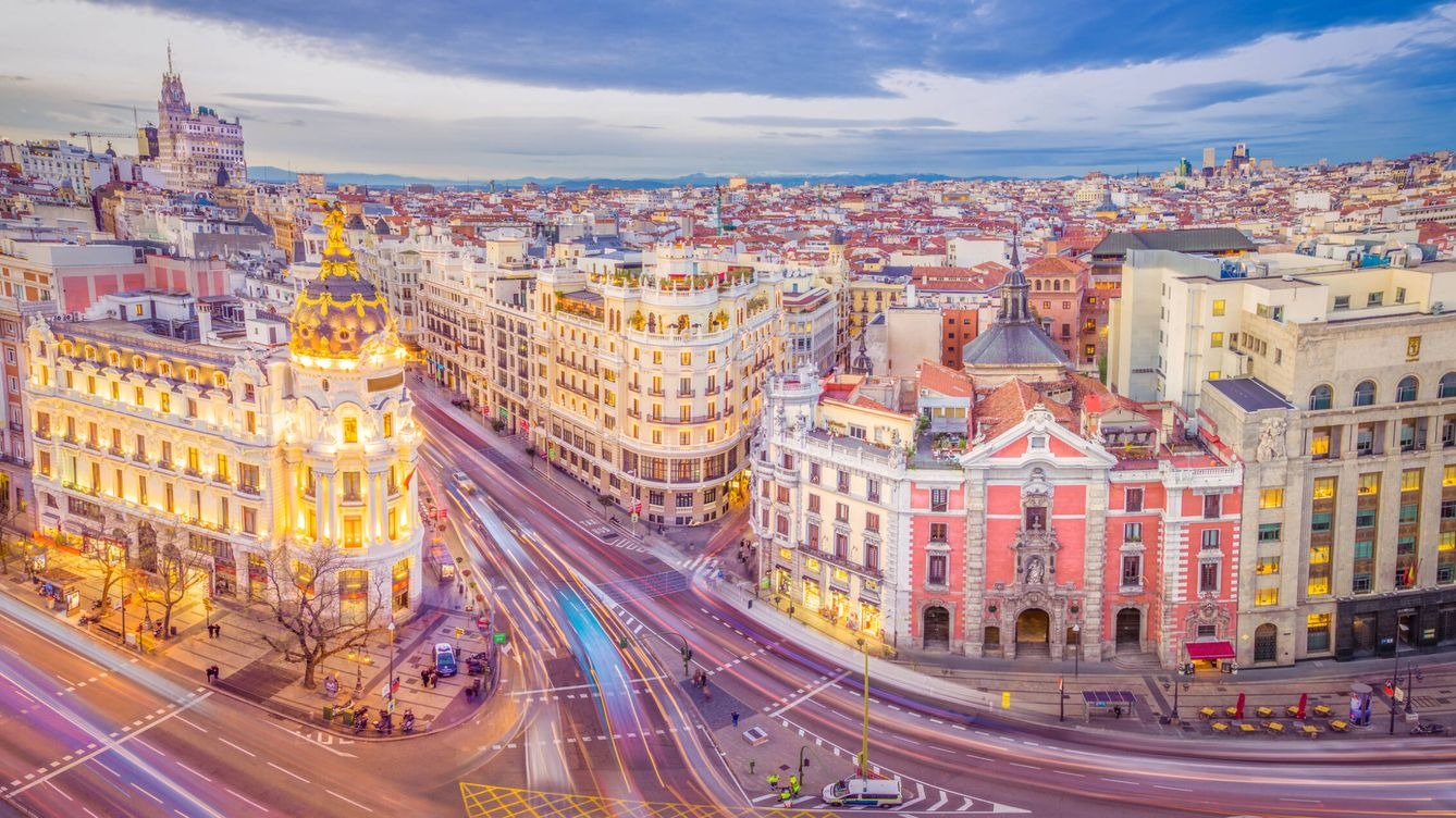 Madrid, una ciudad para caminarla: Recorrida por los 8 barrios más importantes y dónde alojarse