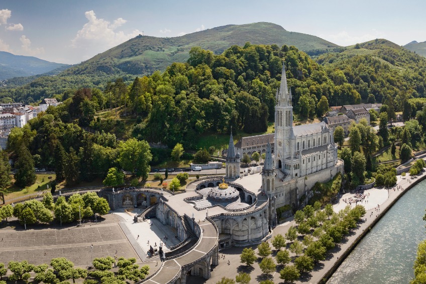 Andalucía, Portugal, País Vasco y Lourdes con Aéreo Incluido!