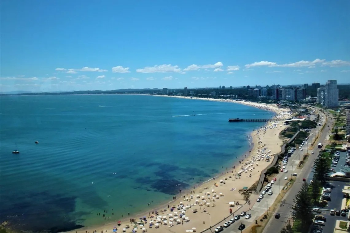 Solos y Solas a Punta del Este en Bus y Pensión Completa 